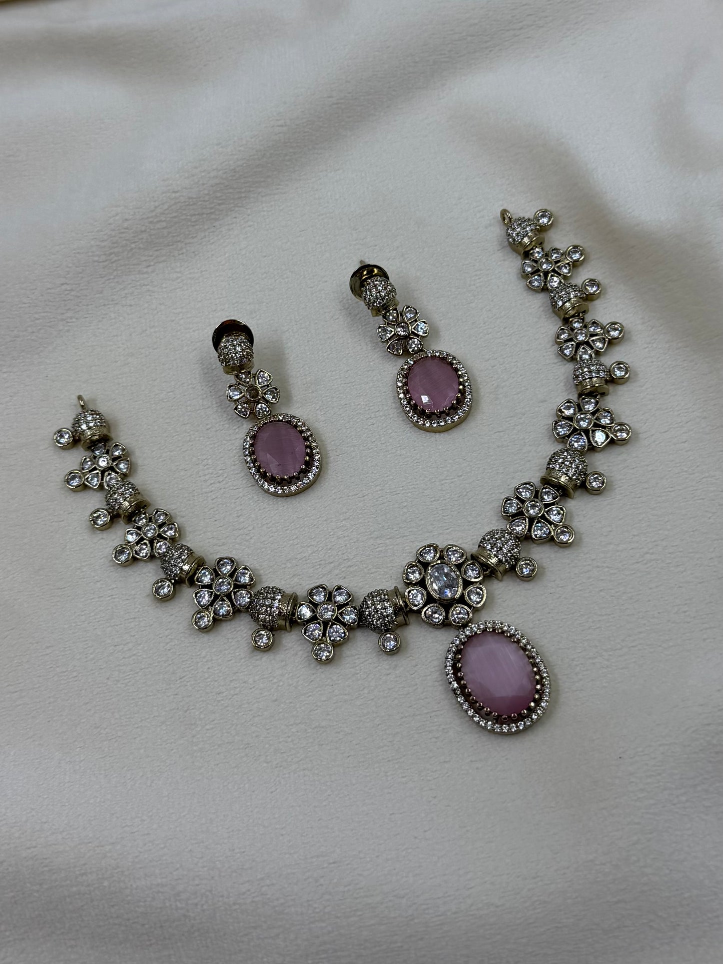 Anne Victorian Delicate Necklace￼