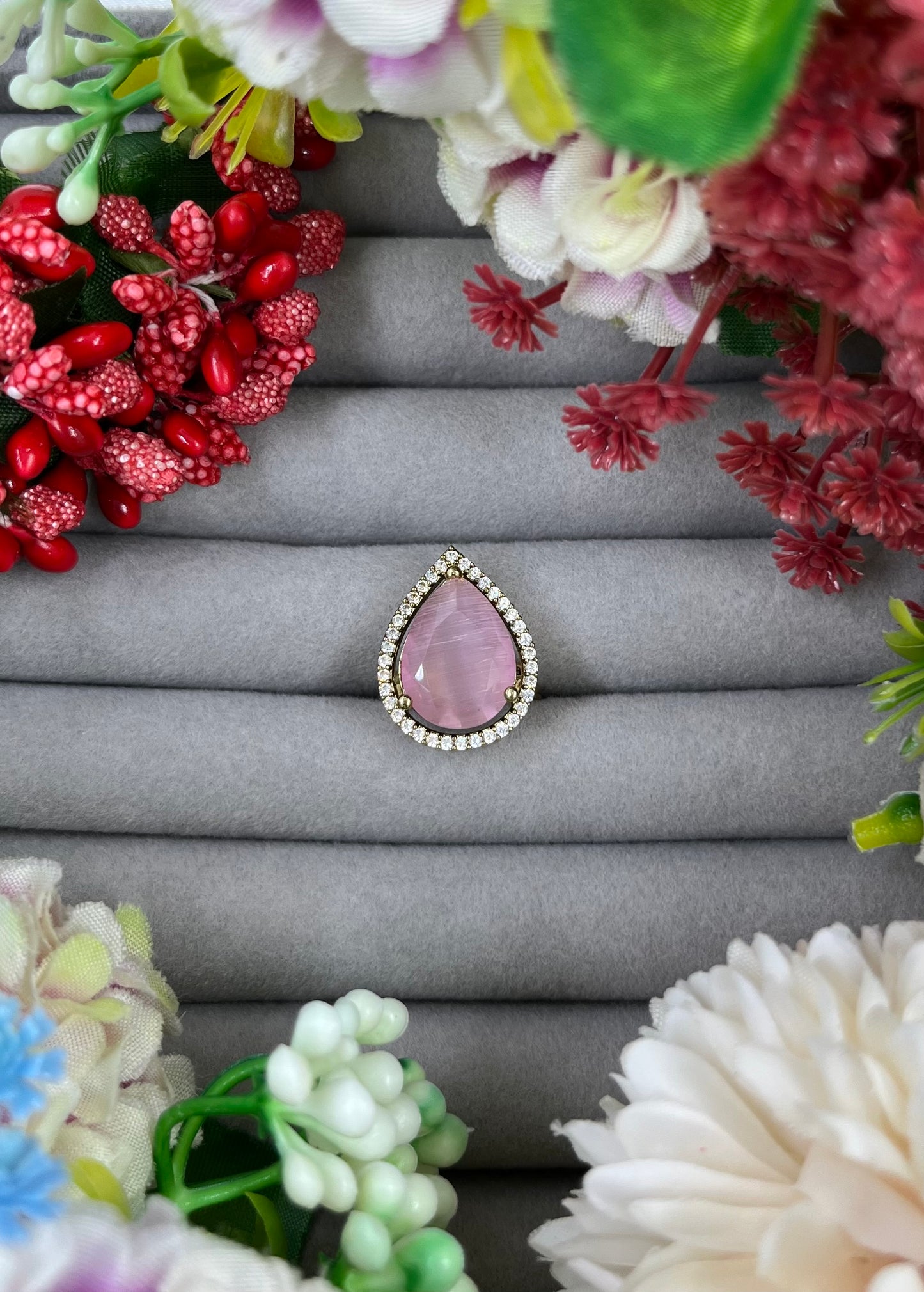 Veda Victorian Ad Ring