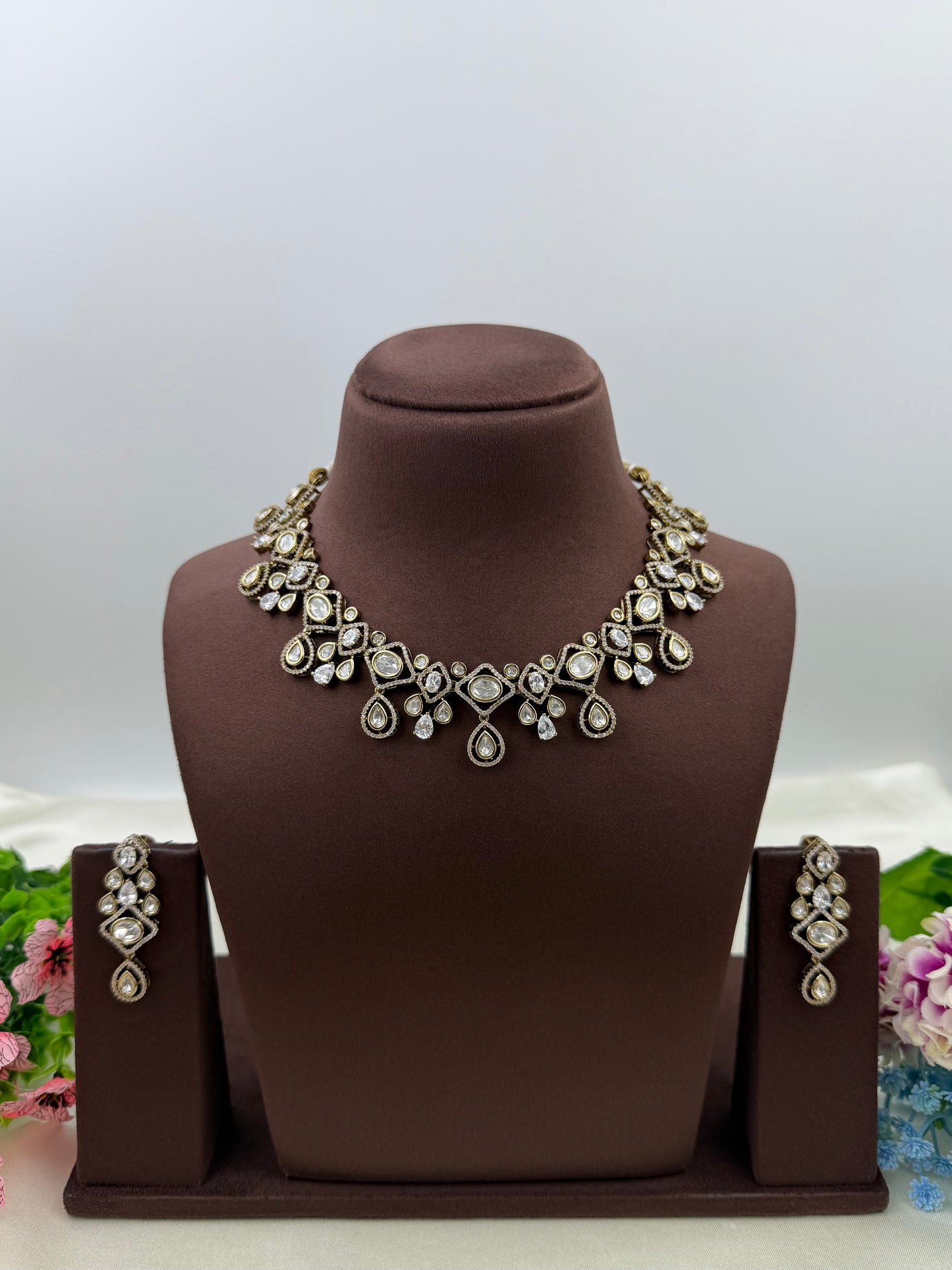 Mahira Premium Victorian Necklace Set