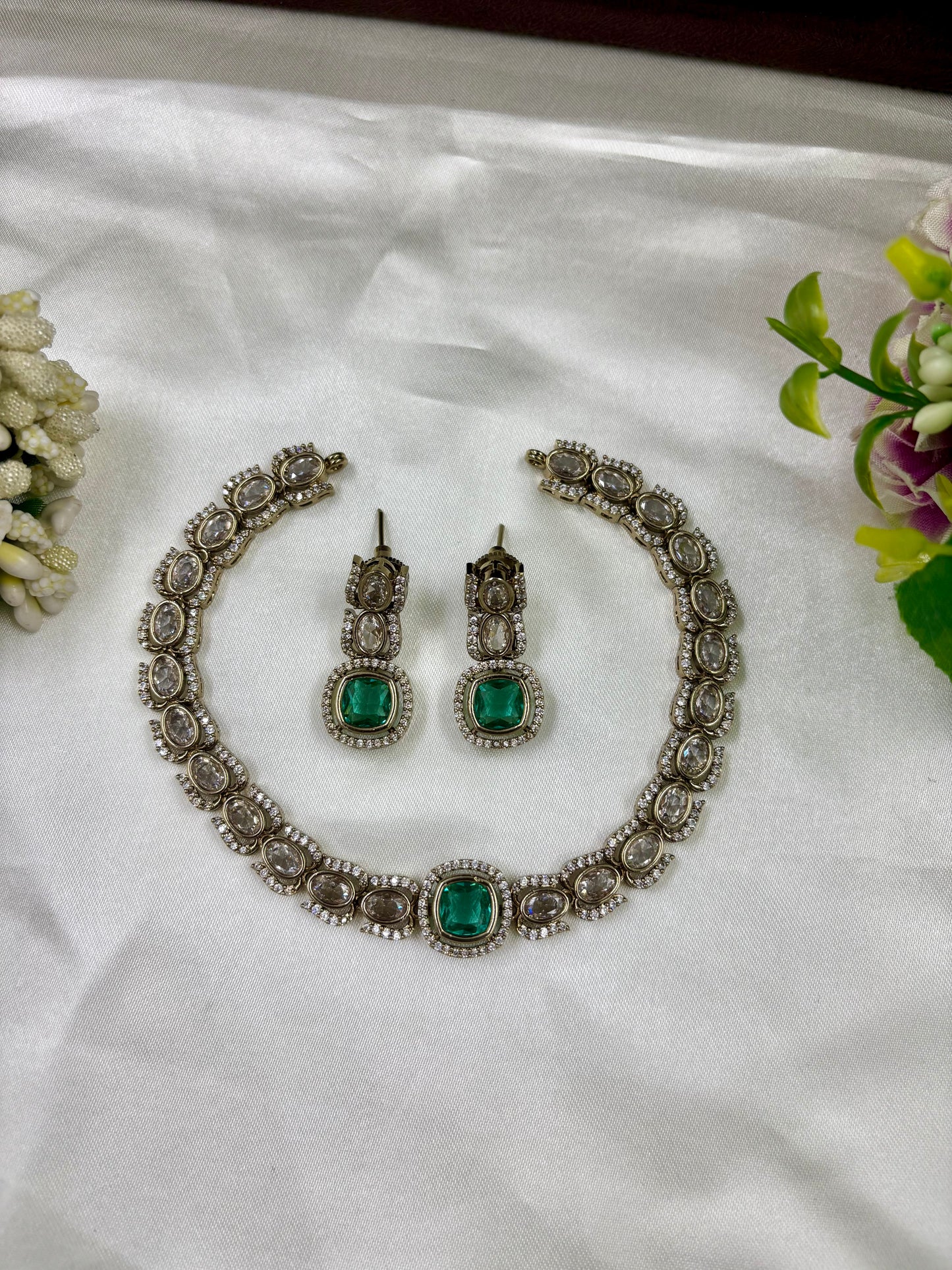 Sem Delicate Victorian Necklace Set