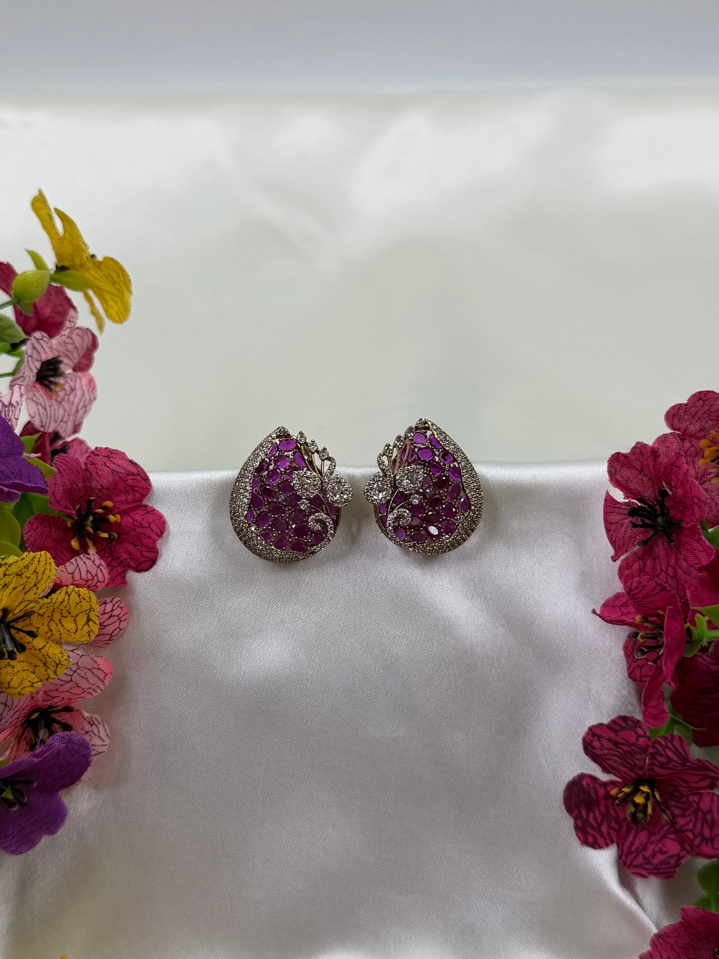 Hina Victorian Ad Earring