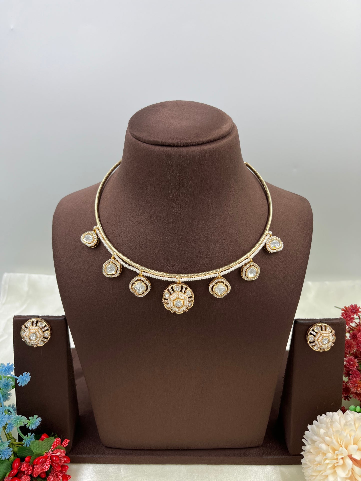 Ruhi Premium Carrat Hasli Necklace