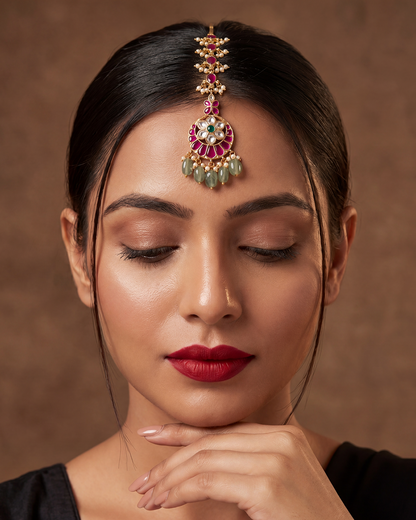 Aarohi Pachi Kundan Mang Tika
