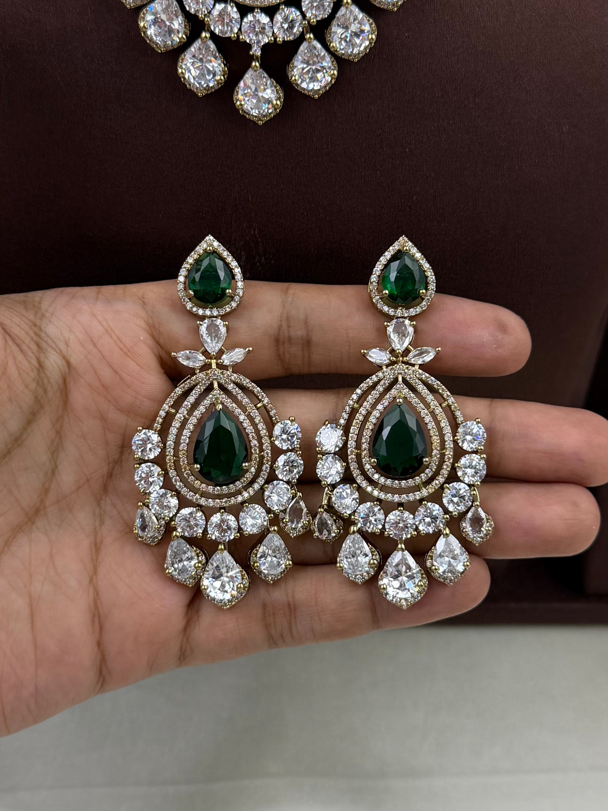 Oviya Victorian Choker Necklace Set