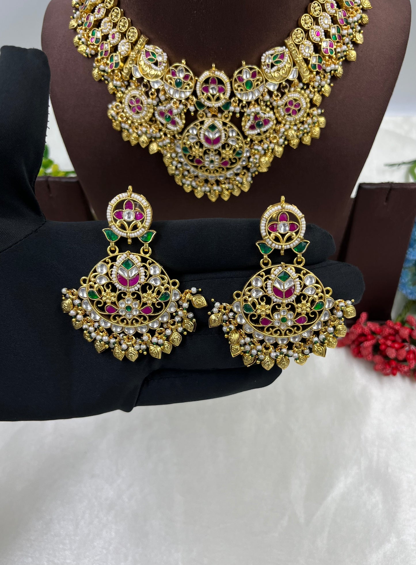 Emerald Pachi Kundan Necklace