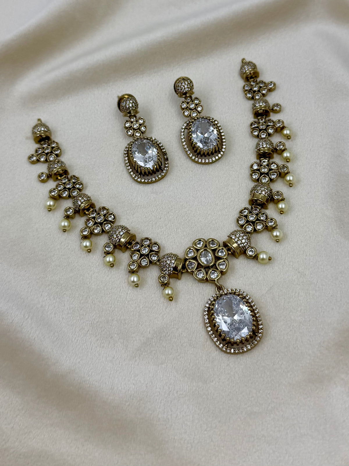 Pooja Victorian Delicate Necklace Set