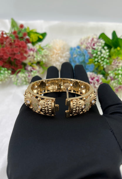 Disha Moissanite Kundan Bangles (Openable)