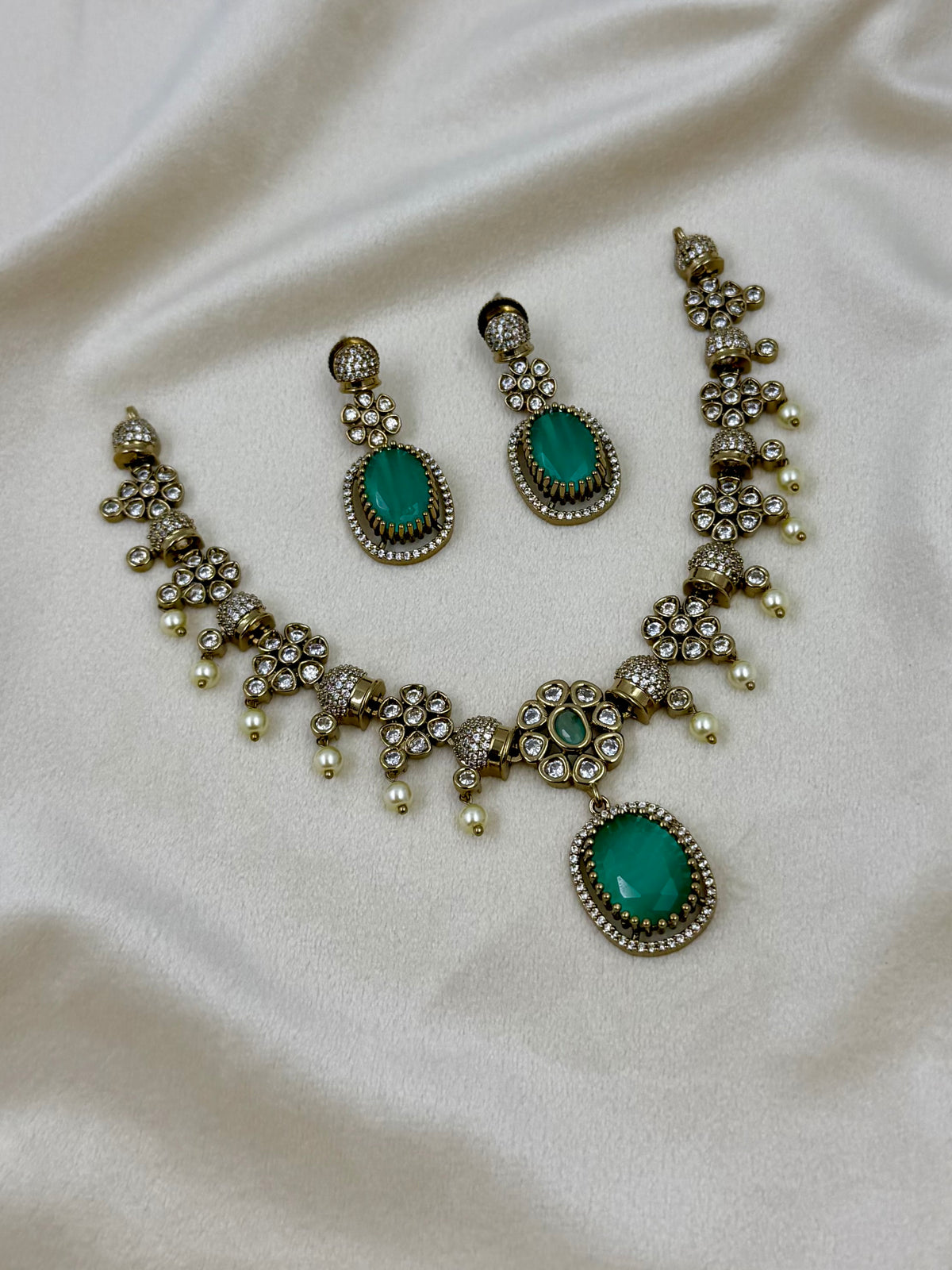 Pooja Victorian Delicate Necklace Set