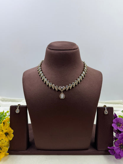 Zoya Victorian Delicate Necklace