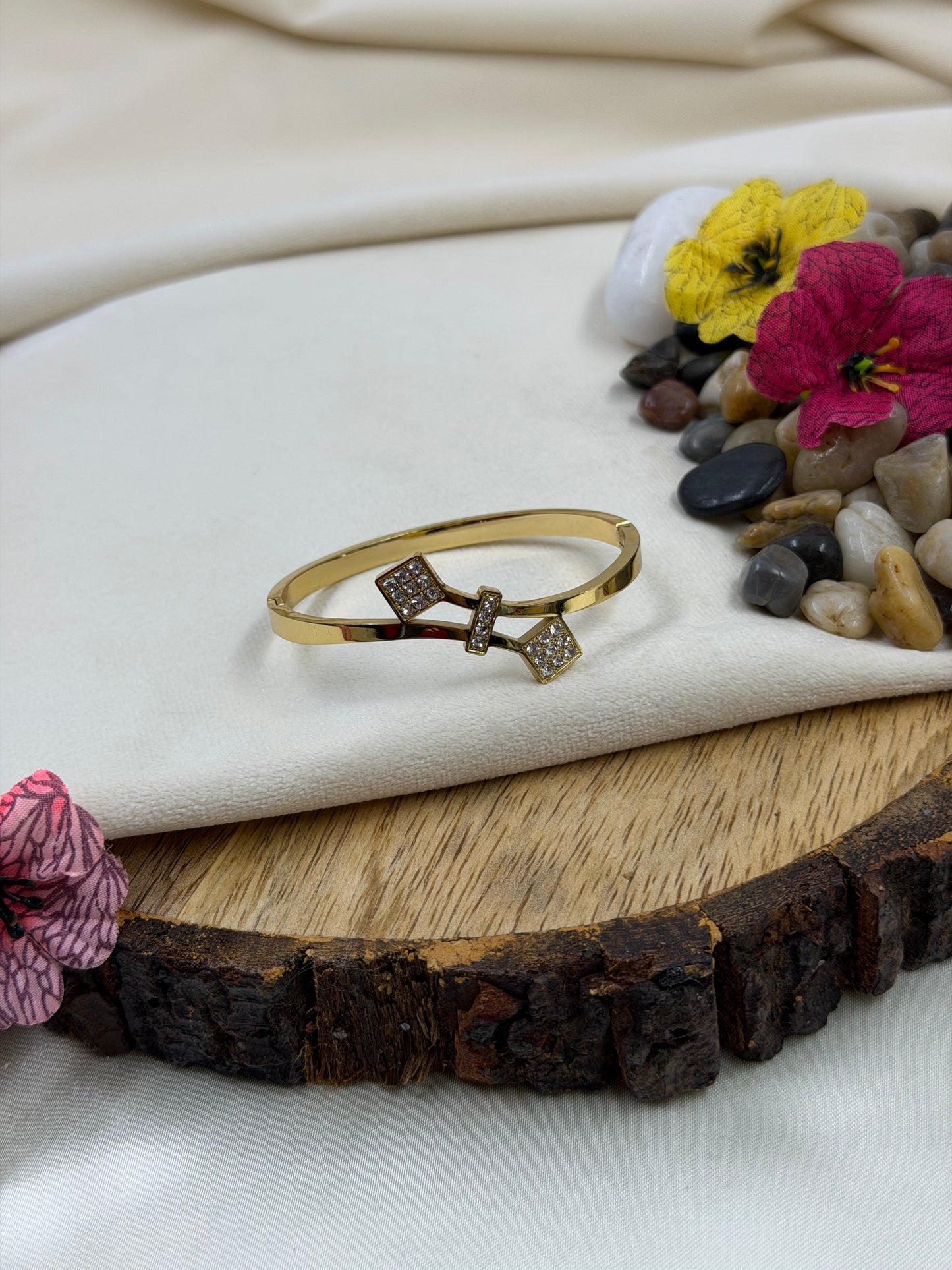 Harshita Stainless Steel Bracelet (Openable)