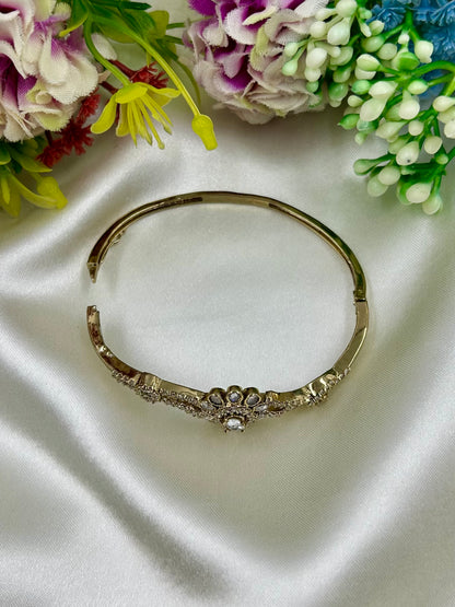 Jiya Victorian Bracelet (Openable)
