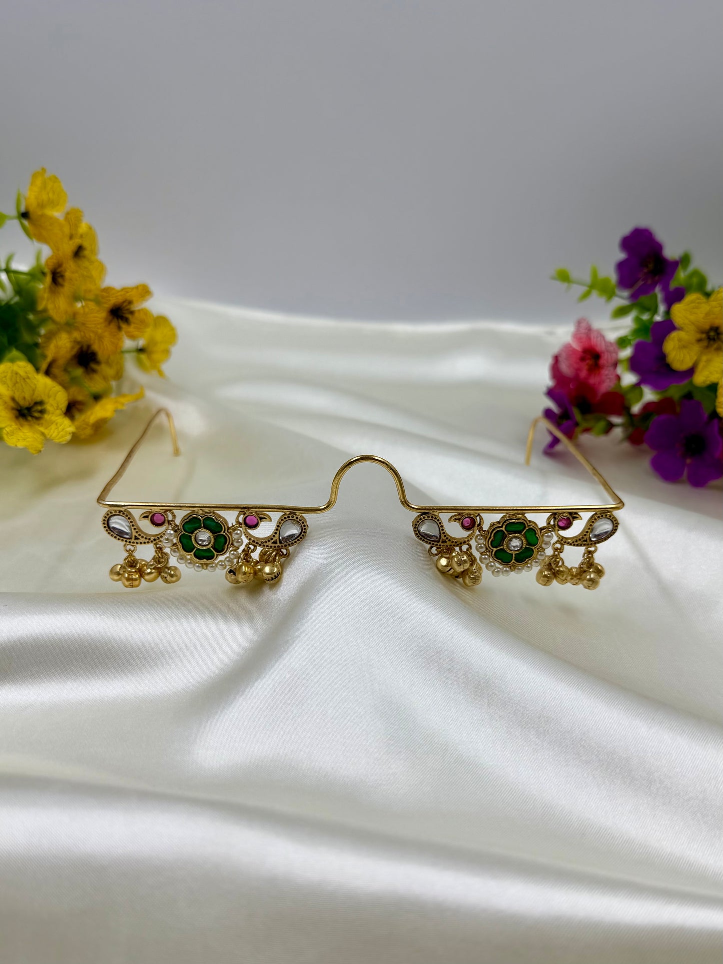 Eshani Pachi Kundan Facelet