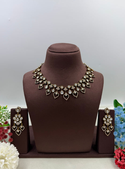 Dishtri Victorian Delicate Necklace