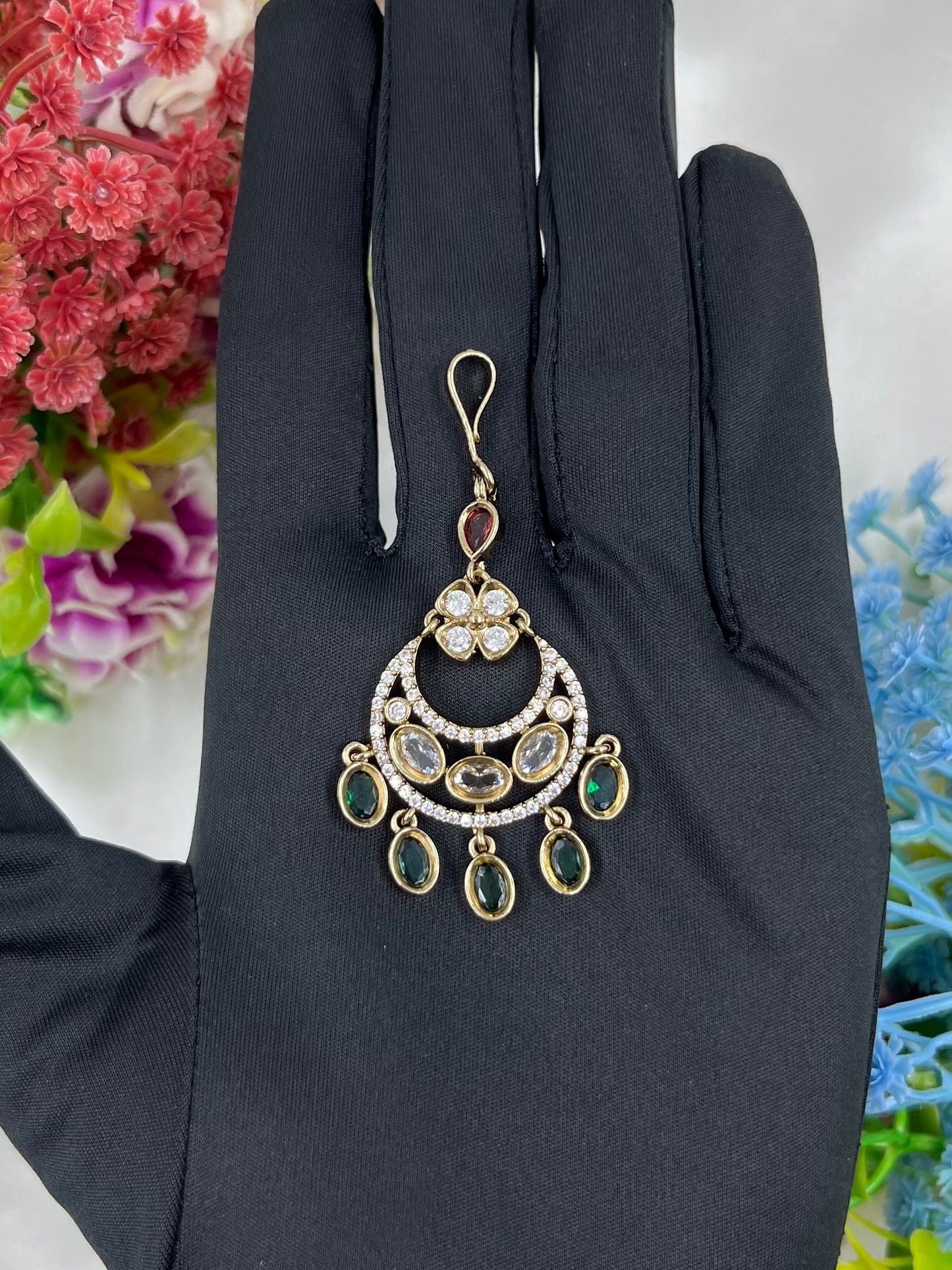 Neha Victorian Mang Tika
