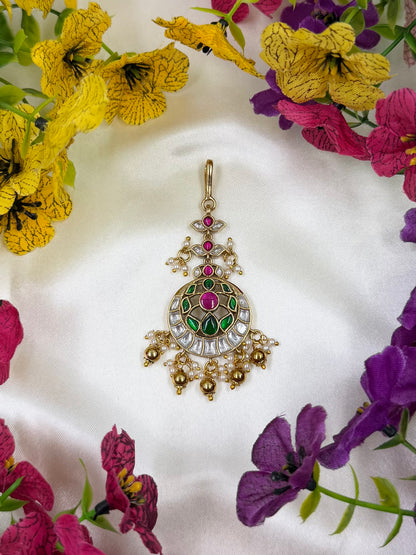 Kavya Pachi Kundan Mang Tika
