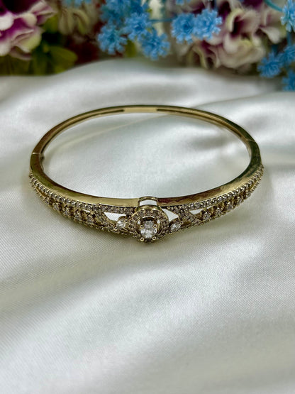 Vinita Victorian Bracelet (Openable)