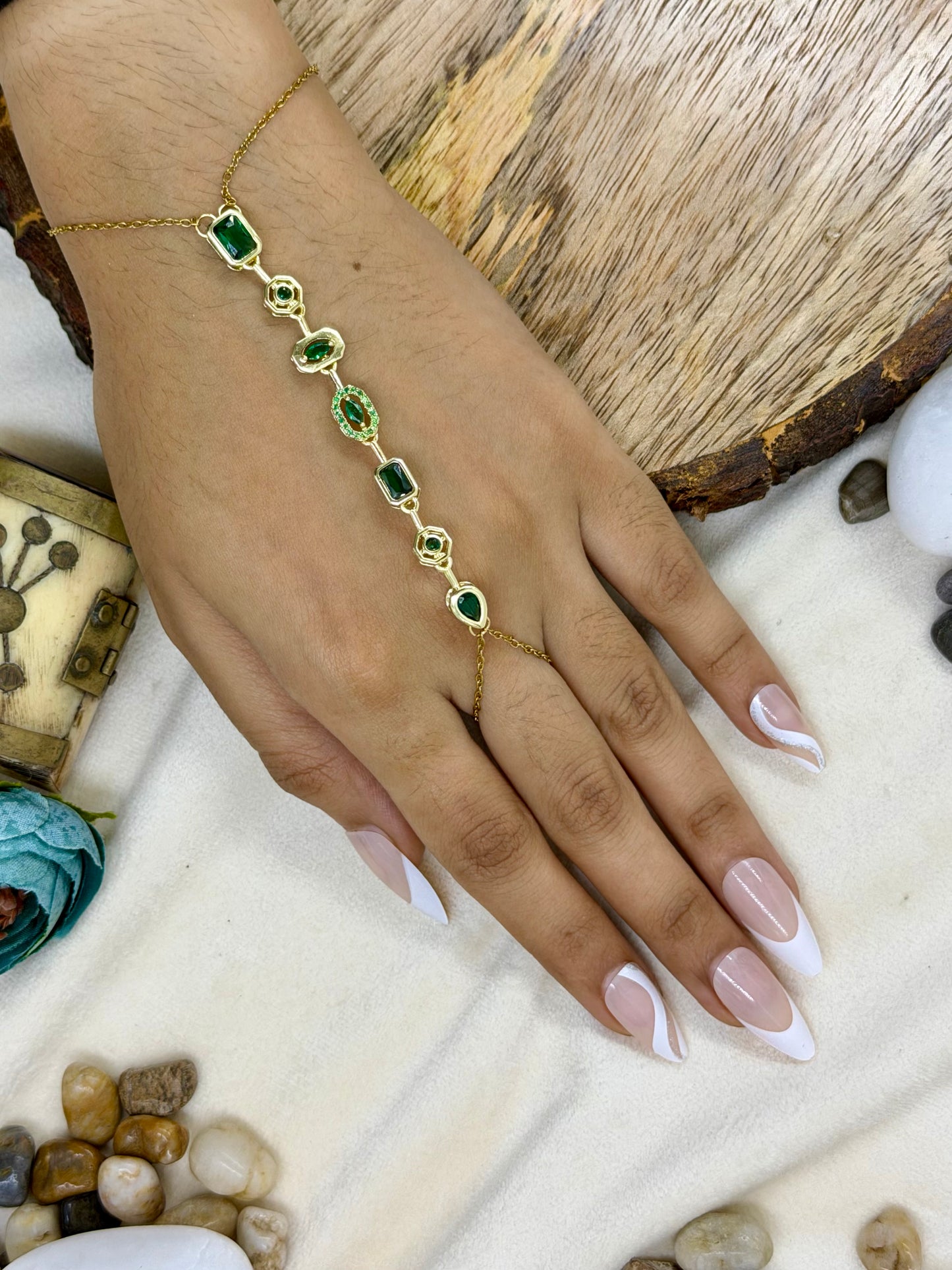 Emerald Glow Anti-Tarnish Stainless Steel Hand Chain (One Pis)