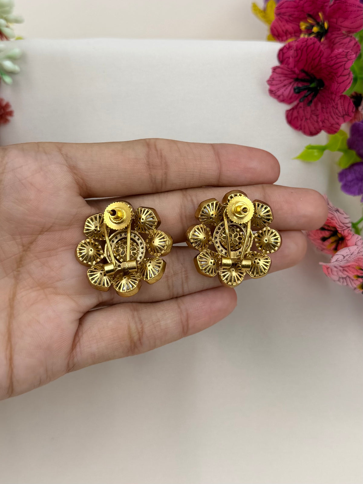 Prapti Petal Kundan Earring