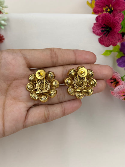 Prapti Petal Kundan Earring