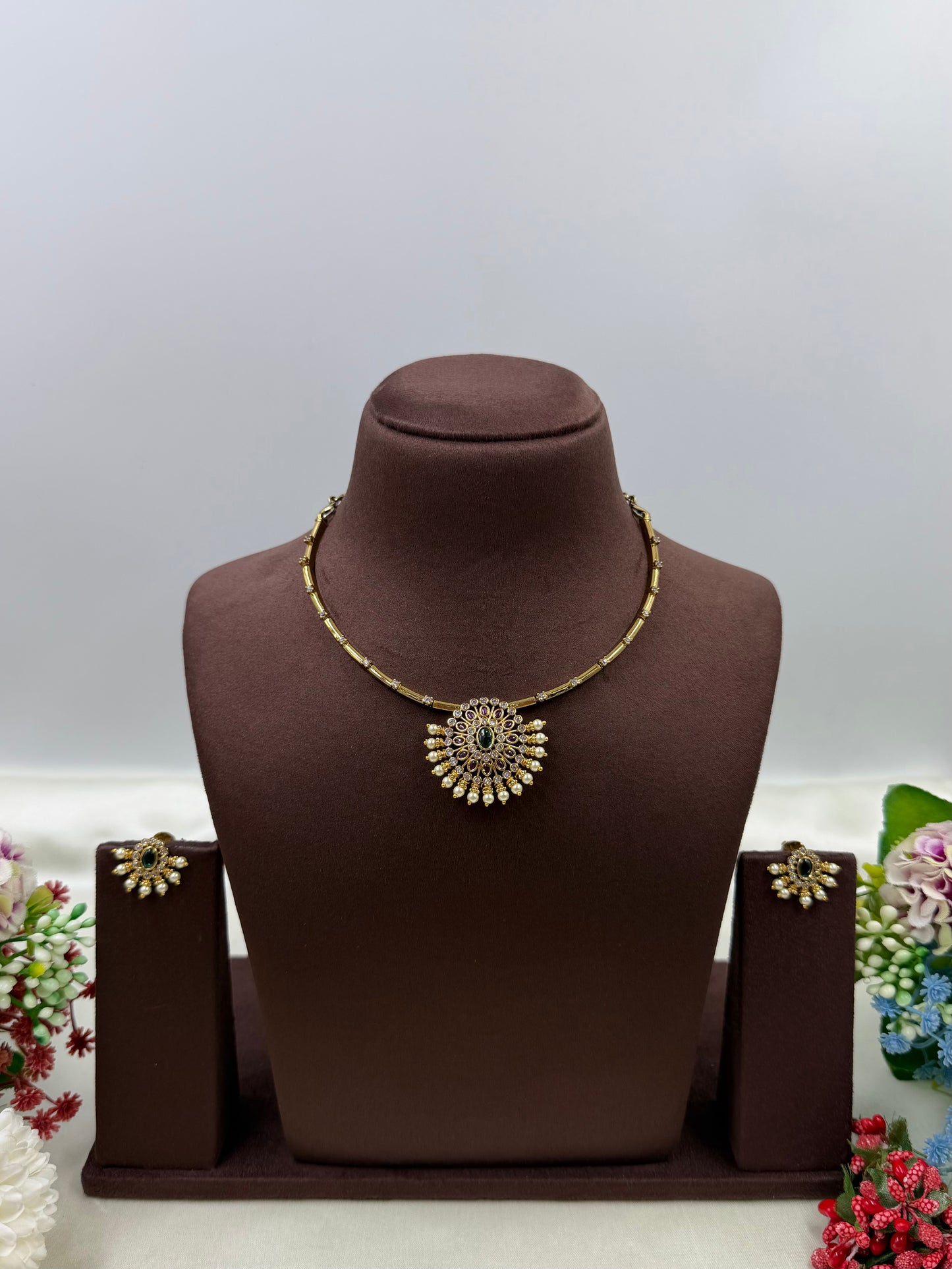 Himanshi Traditional Delicate Hasli