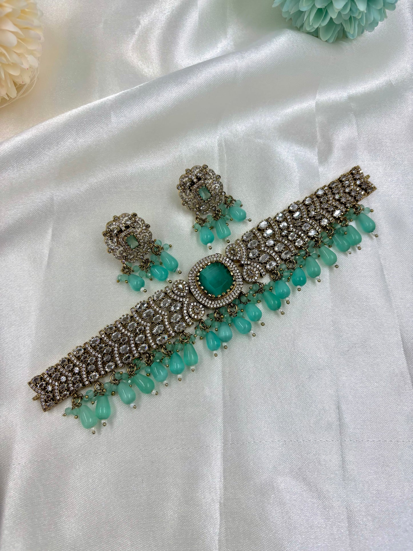 Sora Victorian Choker Necklace Set