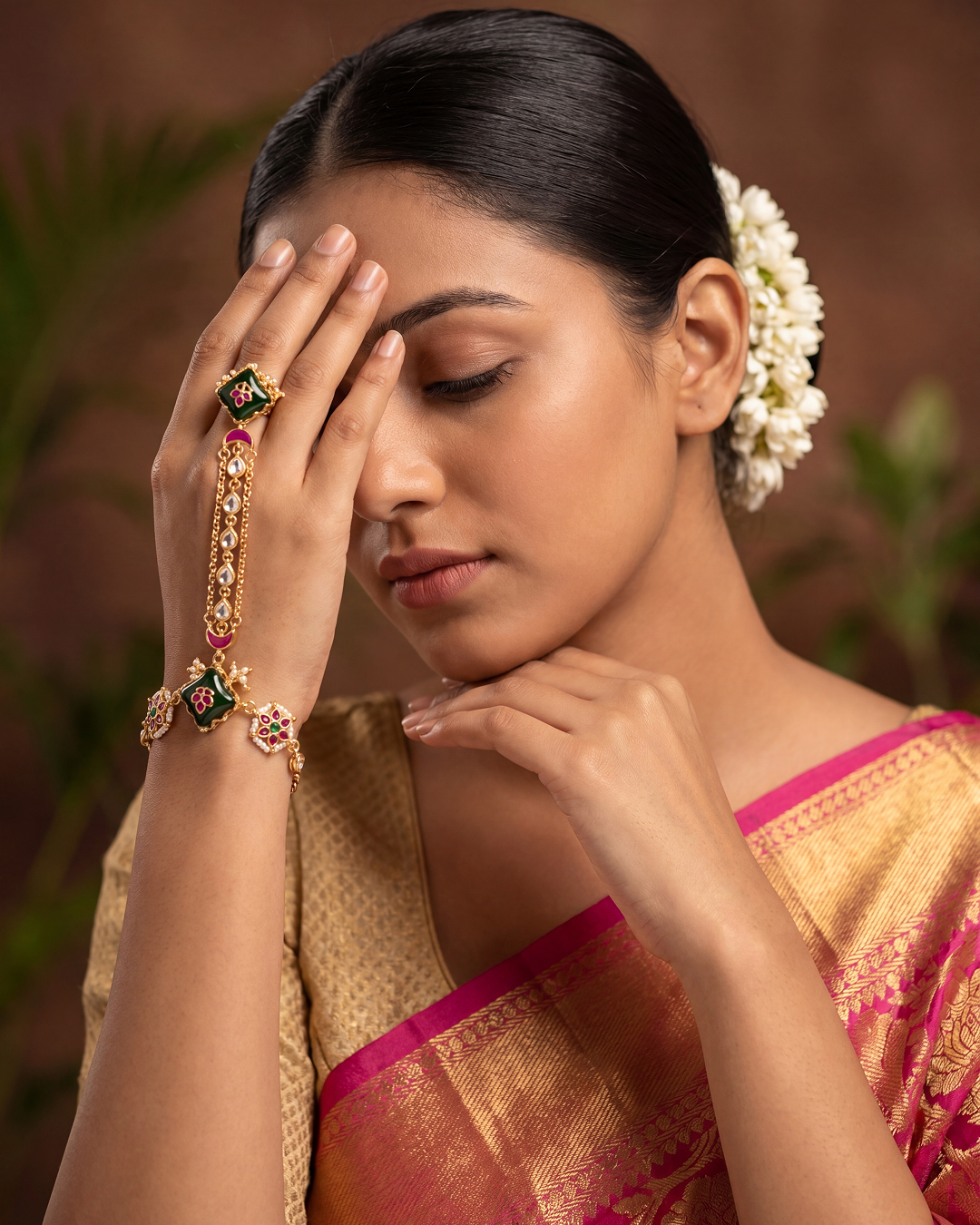 Shruti Pachi Kundan Hath Panja (One Pis)