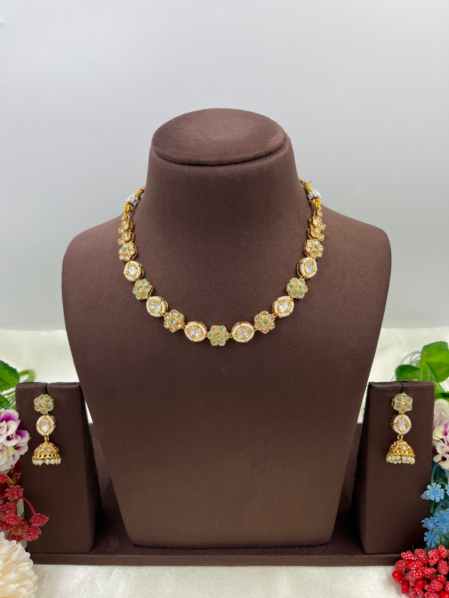 Rera Delicate Kundan Necklace