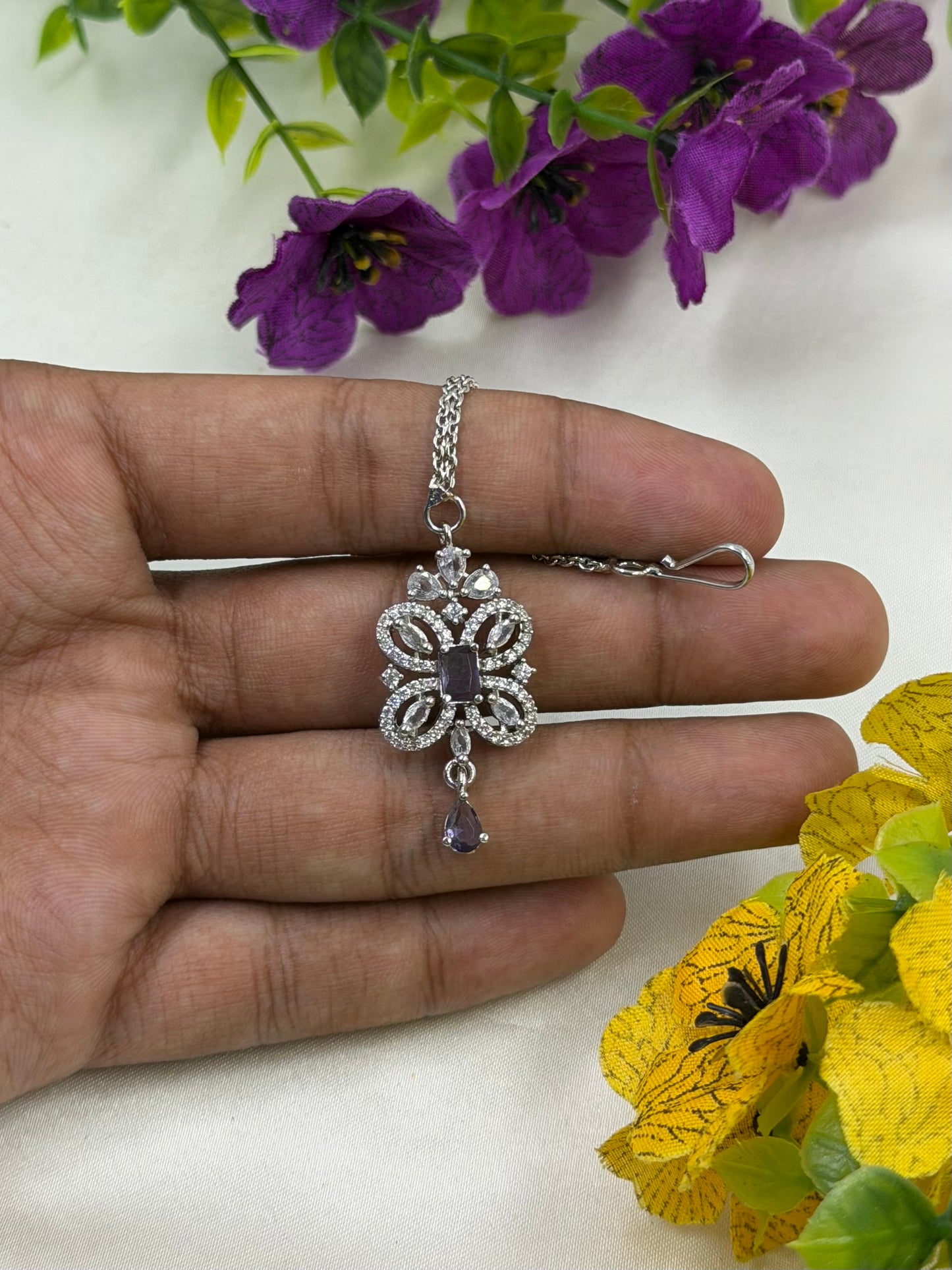 Nayomi American Diamond Mang Tika