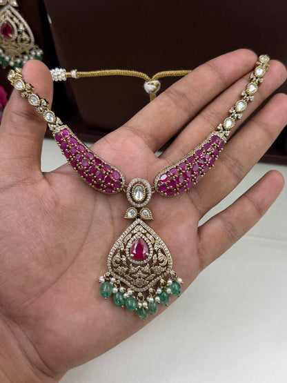 Vinita Victorian Hasli Necklace Set