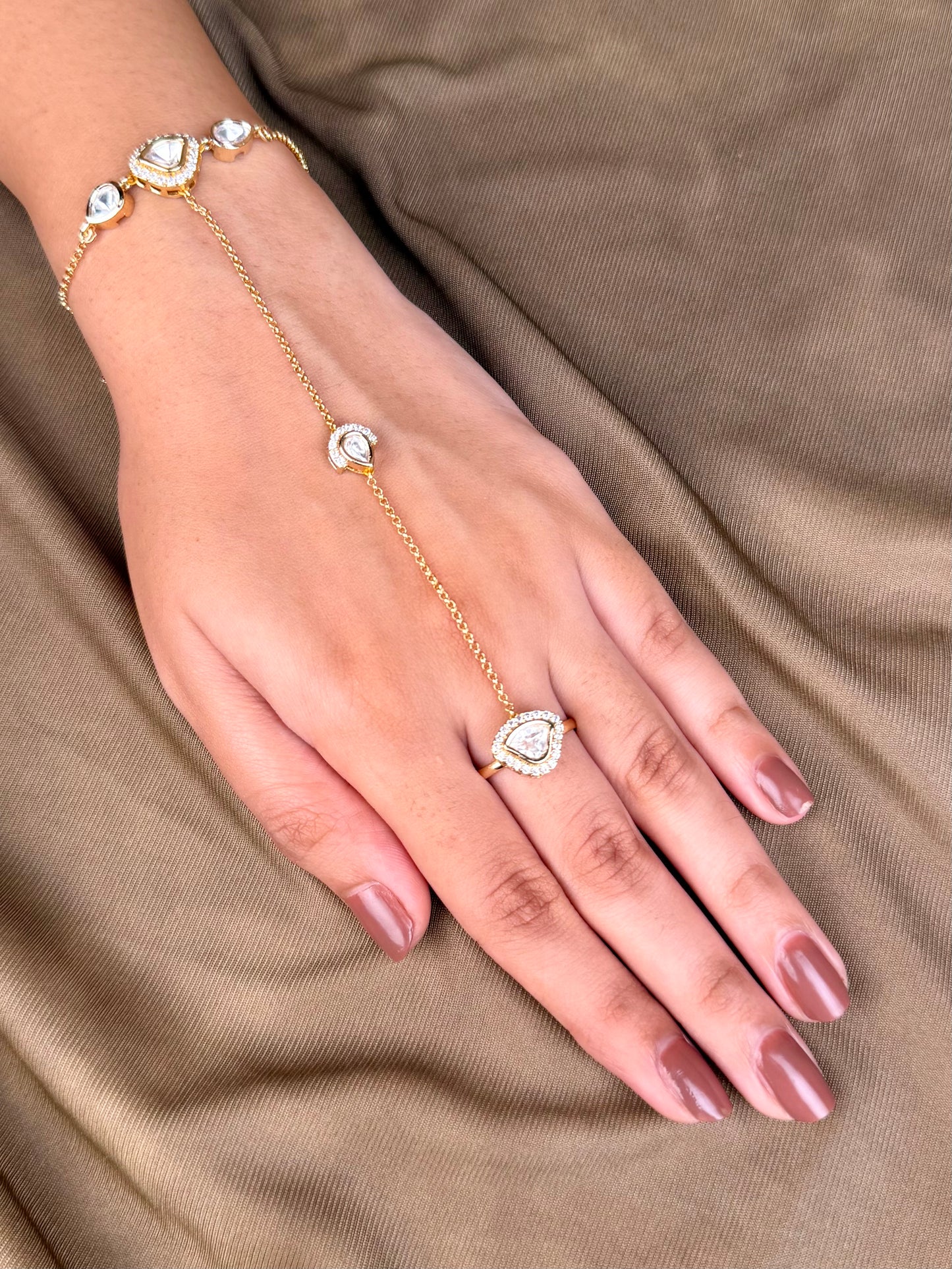 Anisha Moissanite Hath Panja