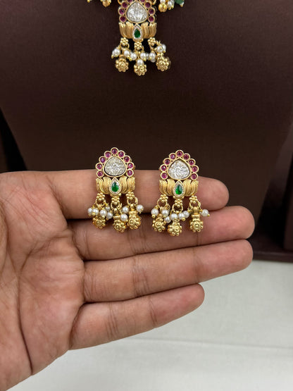 Hemanshi Chorski Necklace Set