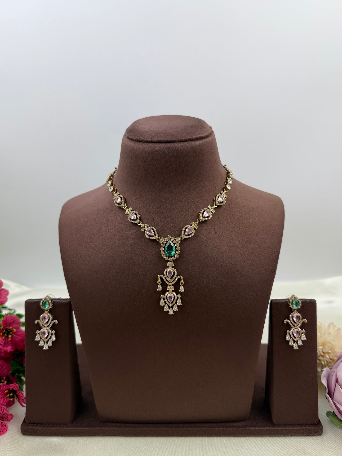 Lalita Premium Victorian Necklace Set