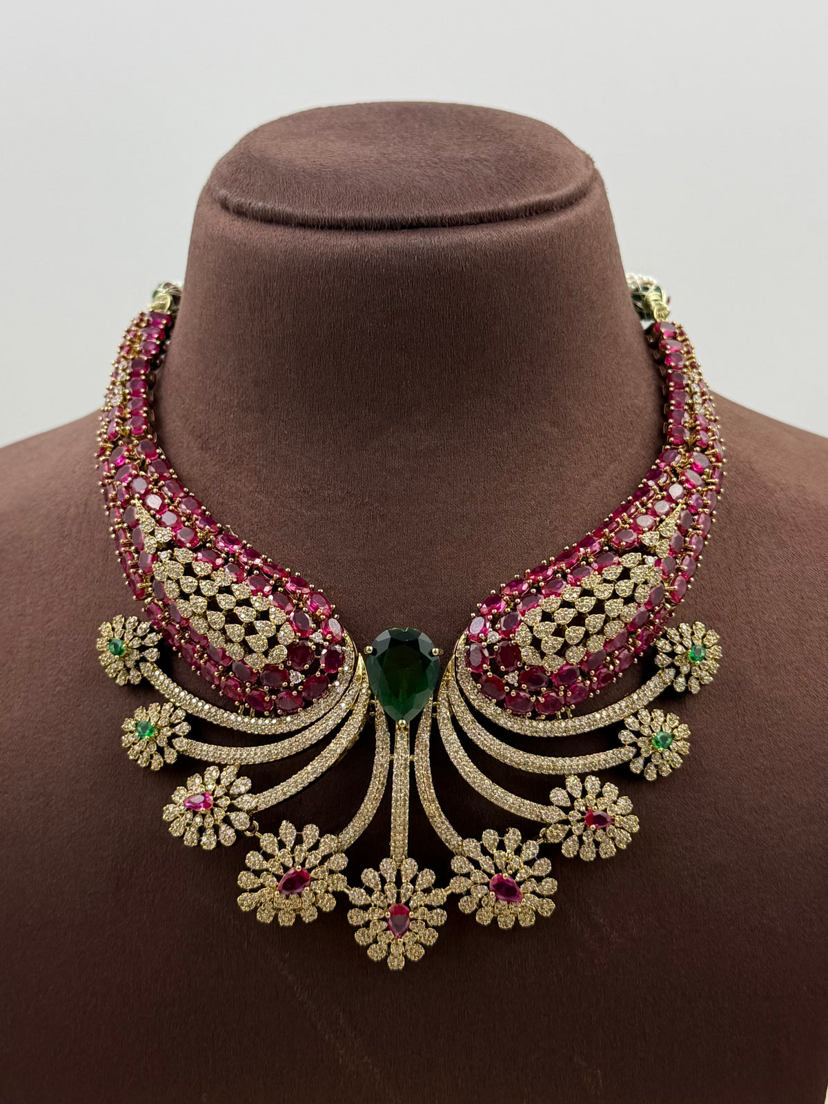 Janhvi Premium Victorian Necklace Set