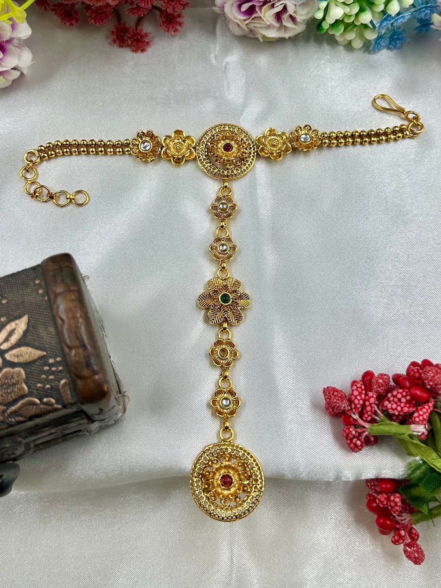 Varunika Traditional Gold Hath Panja (One Pis)