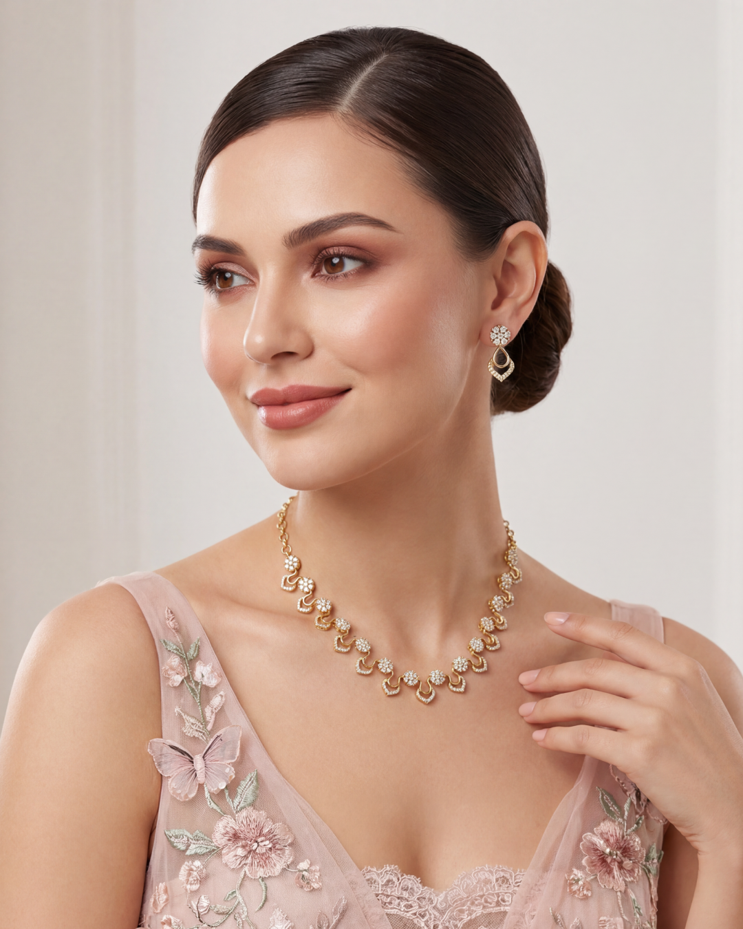 Hina Victorian Delicate Necklace