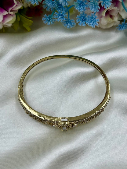 Vinita Victorian Bracelet (Openable)