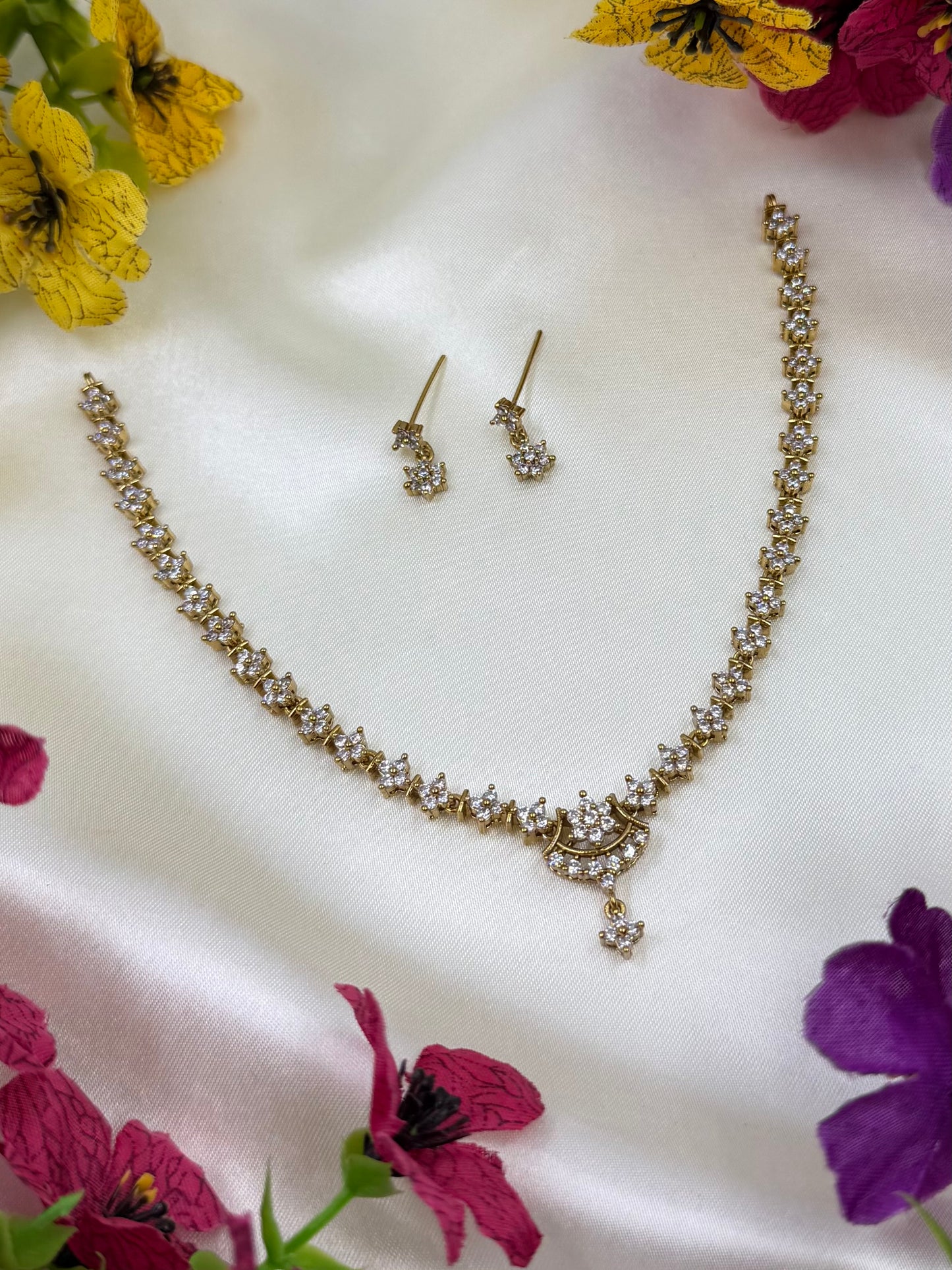 Bela Victorian Delicate Necklace