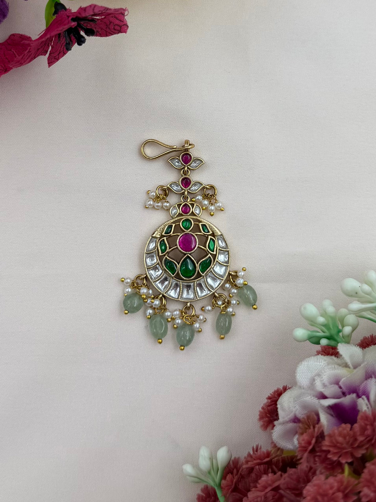 Kavya Pachi Kundan Mang Tika