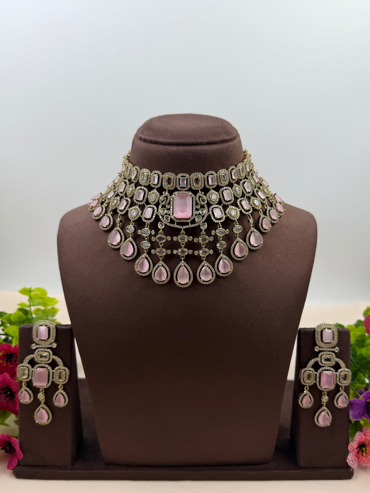 Tanvi Victorian Choker Necklace Set