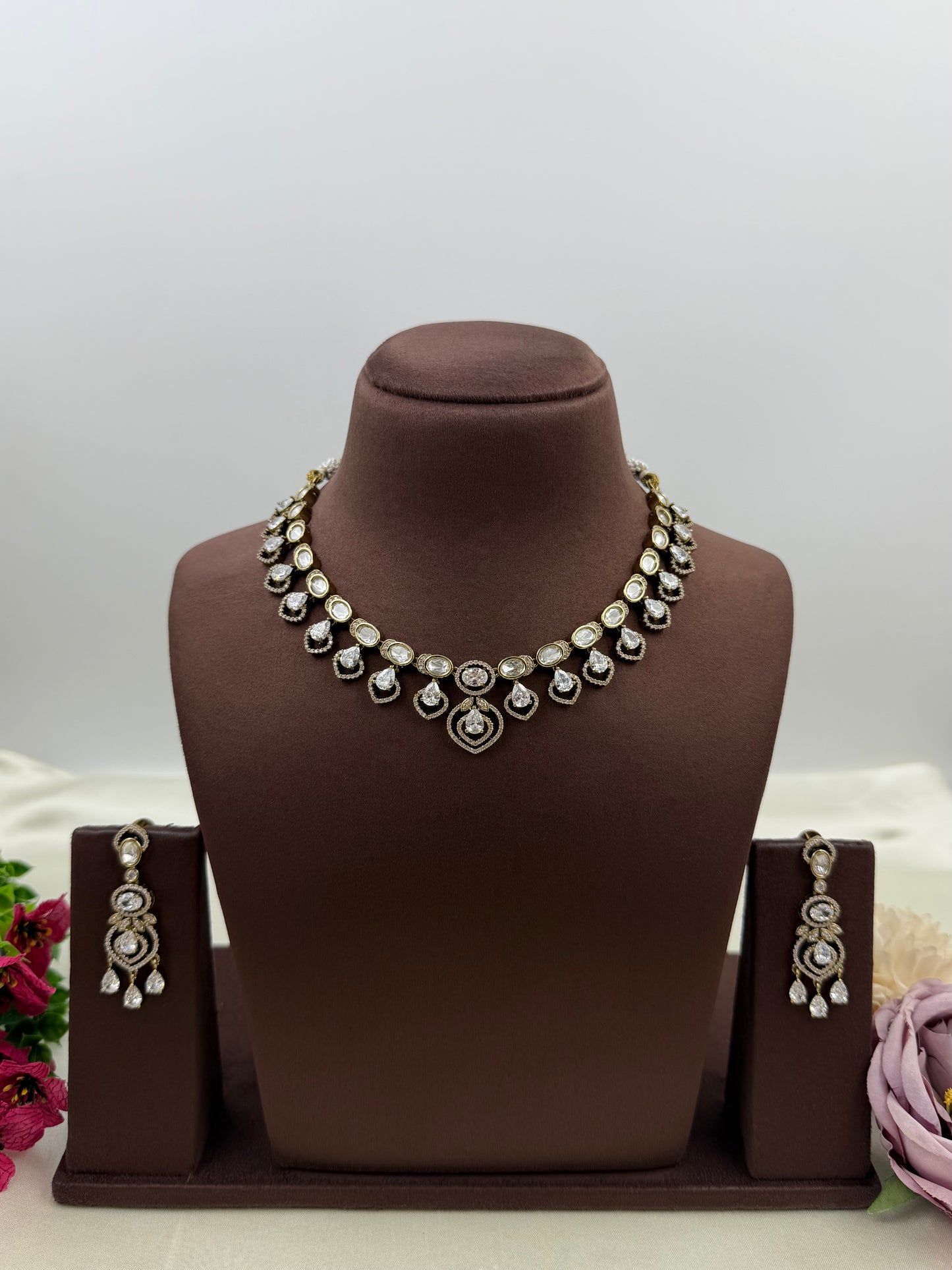 Lata Premium Victorian Necklace Set