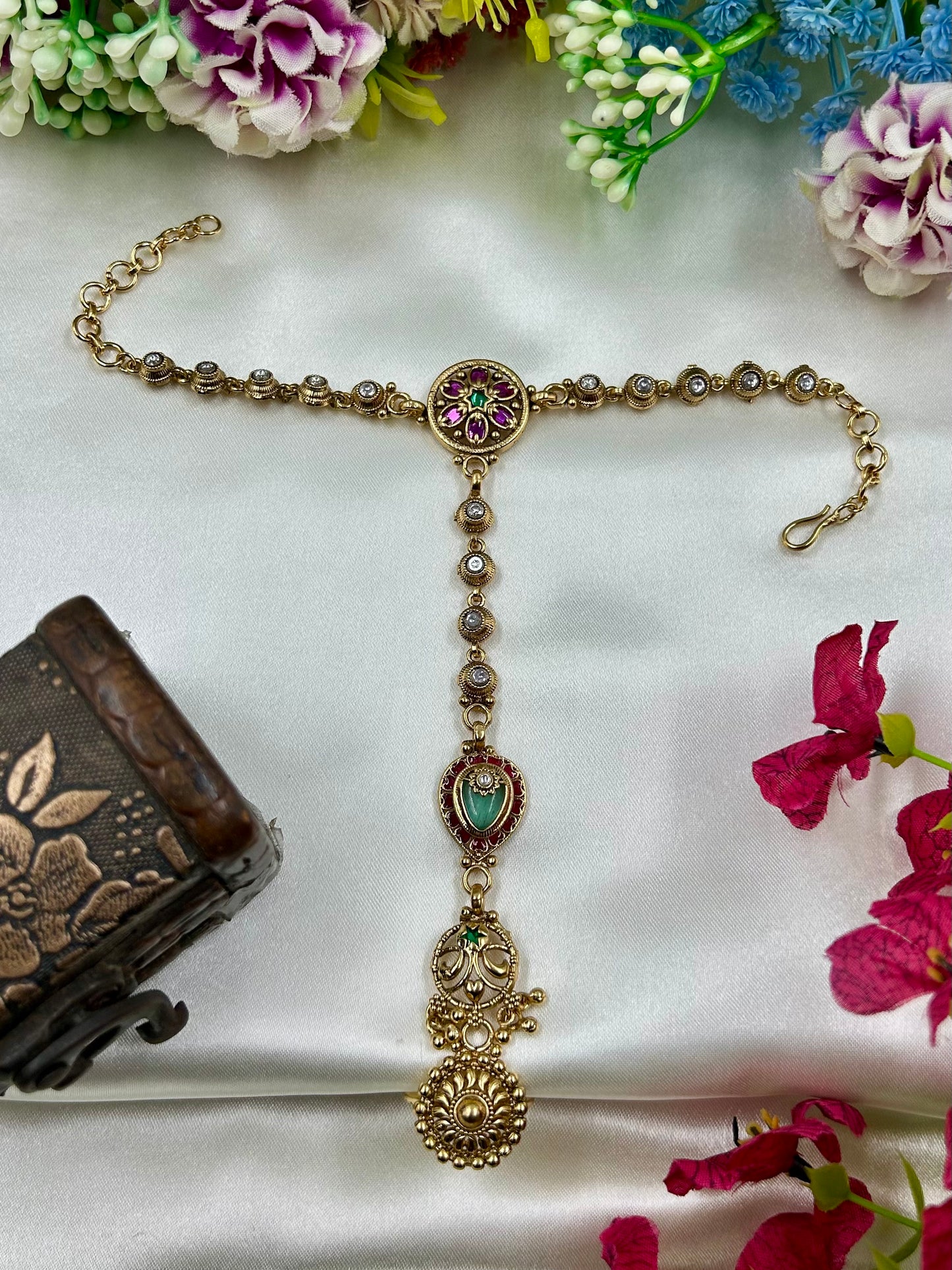 Madhuri Heritage Hath Panja (One Pis)