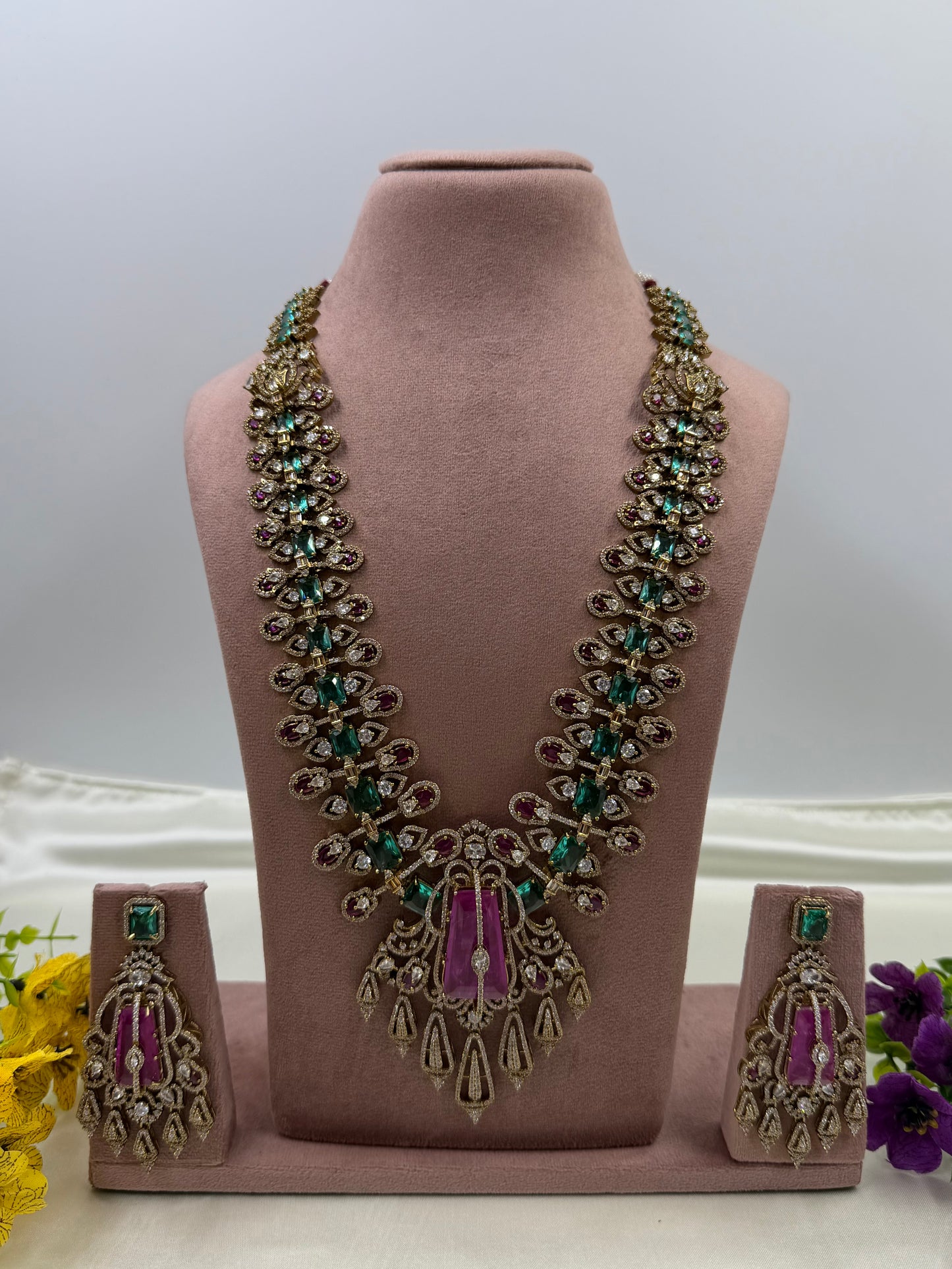 Ahilya Victorian Long Necklace Set