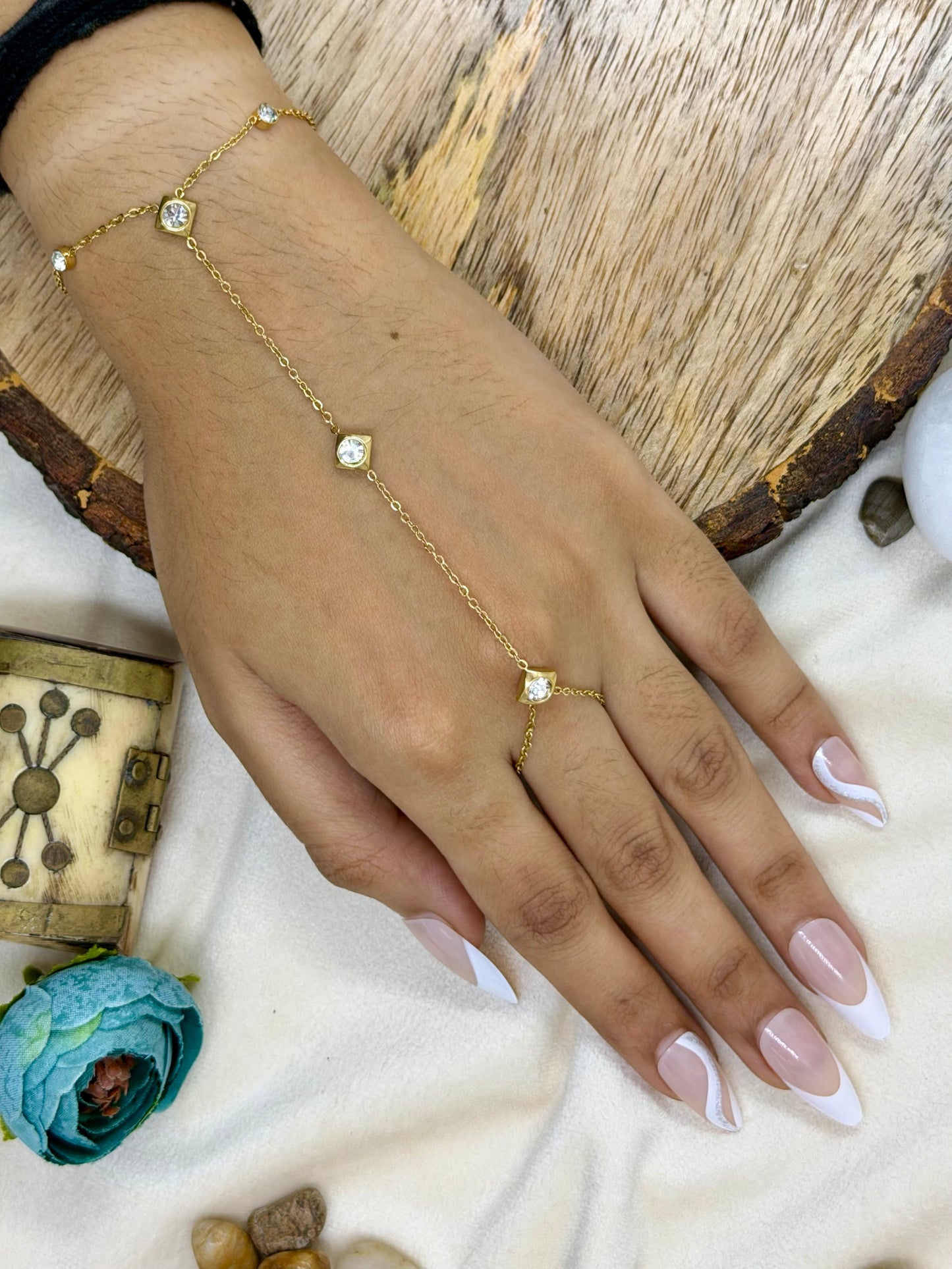 Crystal Drape Anti-Tarnish Stainless Steel Hand Chain (One Pis)