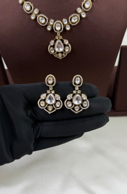 Ratna Victorian Delicate Necklace