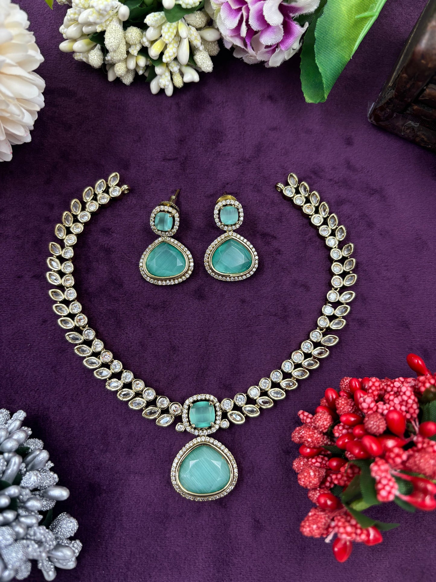 LEAF LEEVIA VICTORIAN DROP NECKLACE