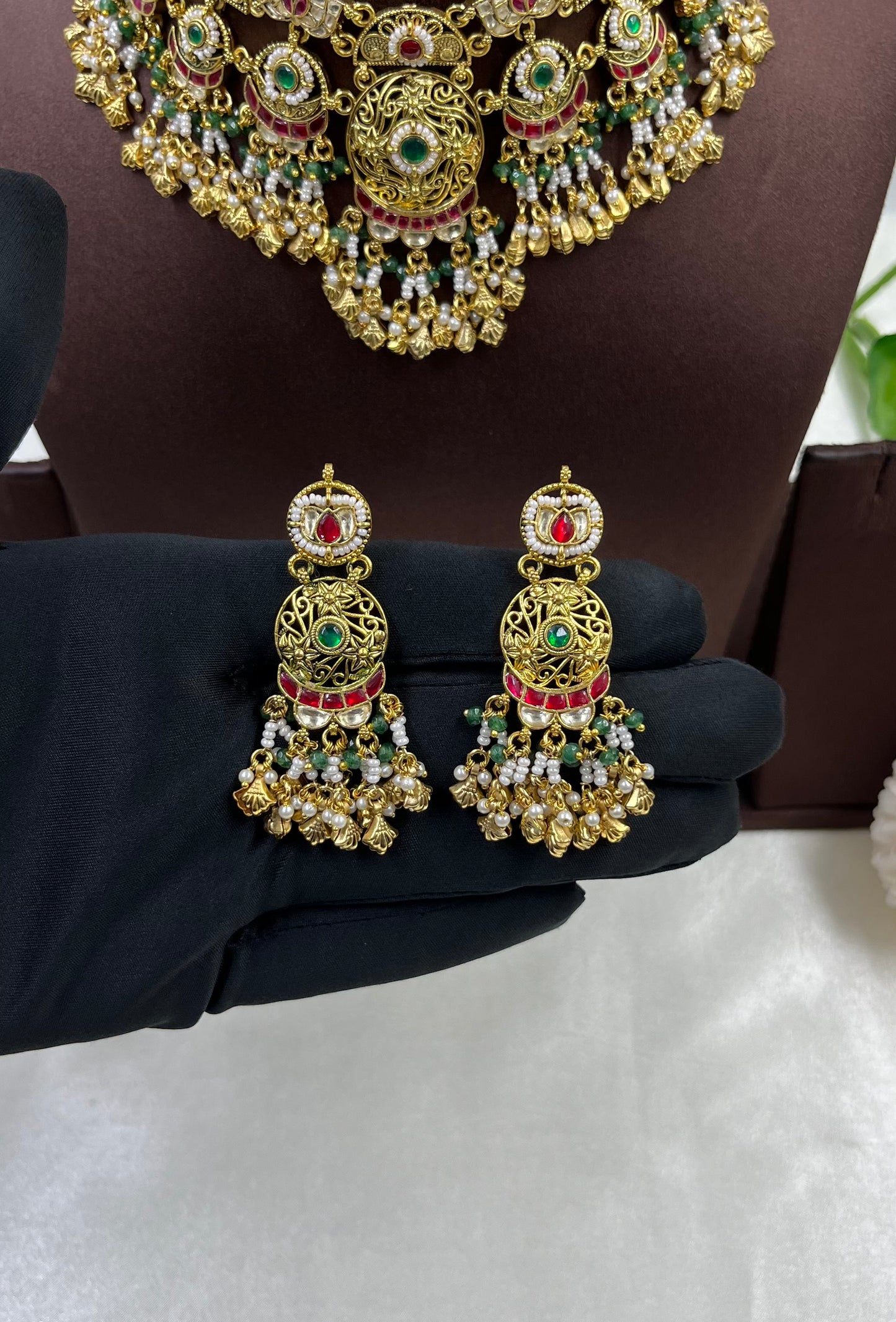 Suhani Pachi Kundan Necklace