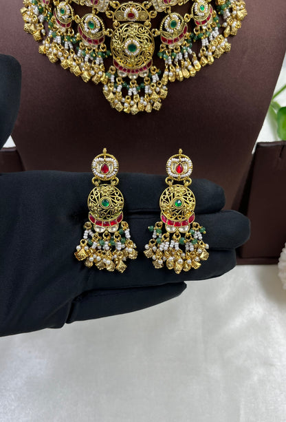 Suhani Pachi Kundan Necklace