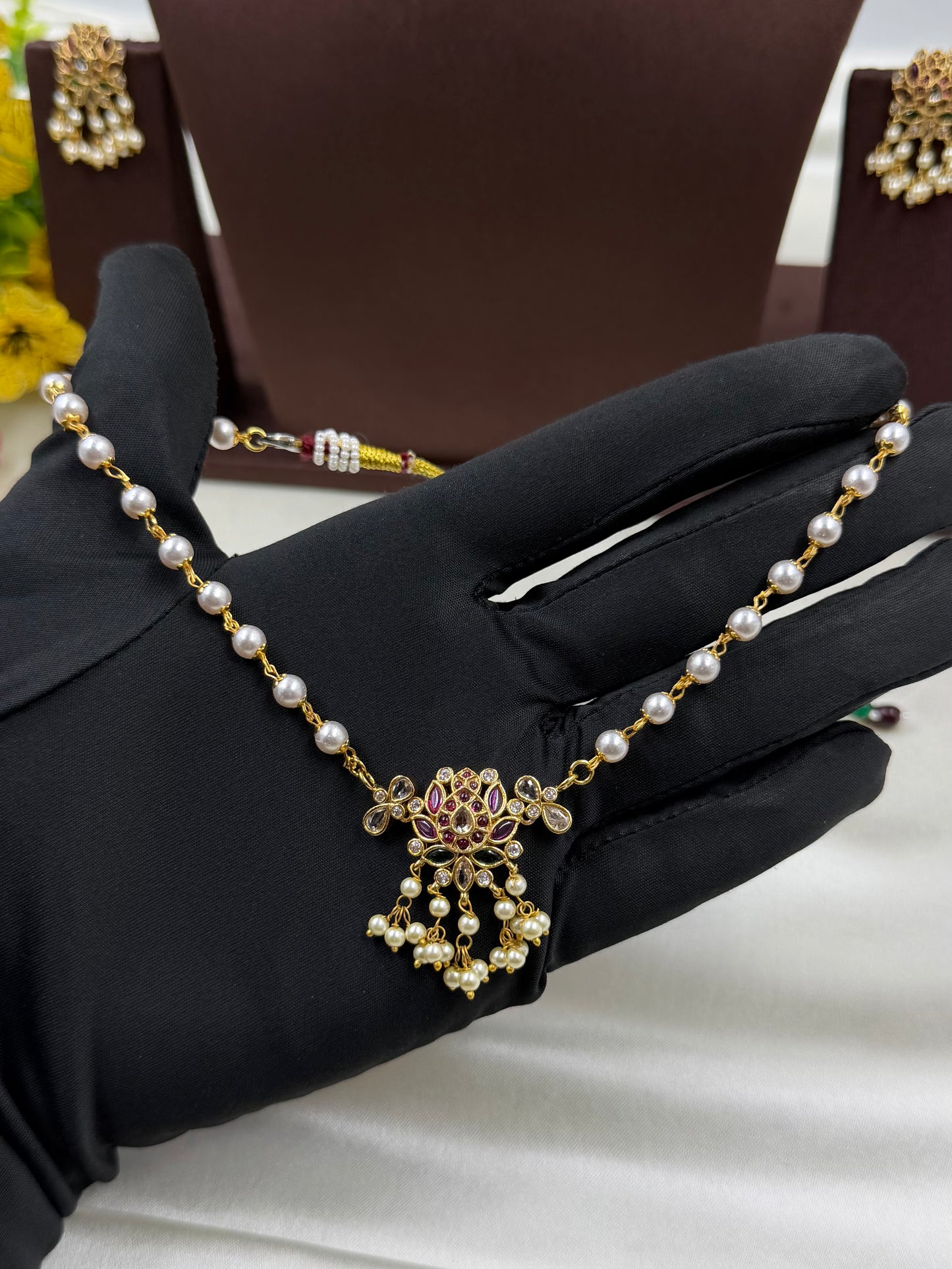 Yukta Traditional Pearl Delicate Necklace ￼