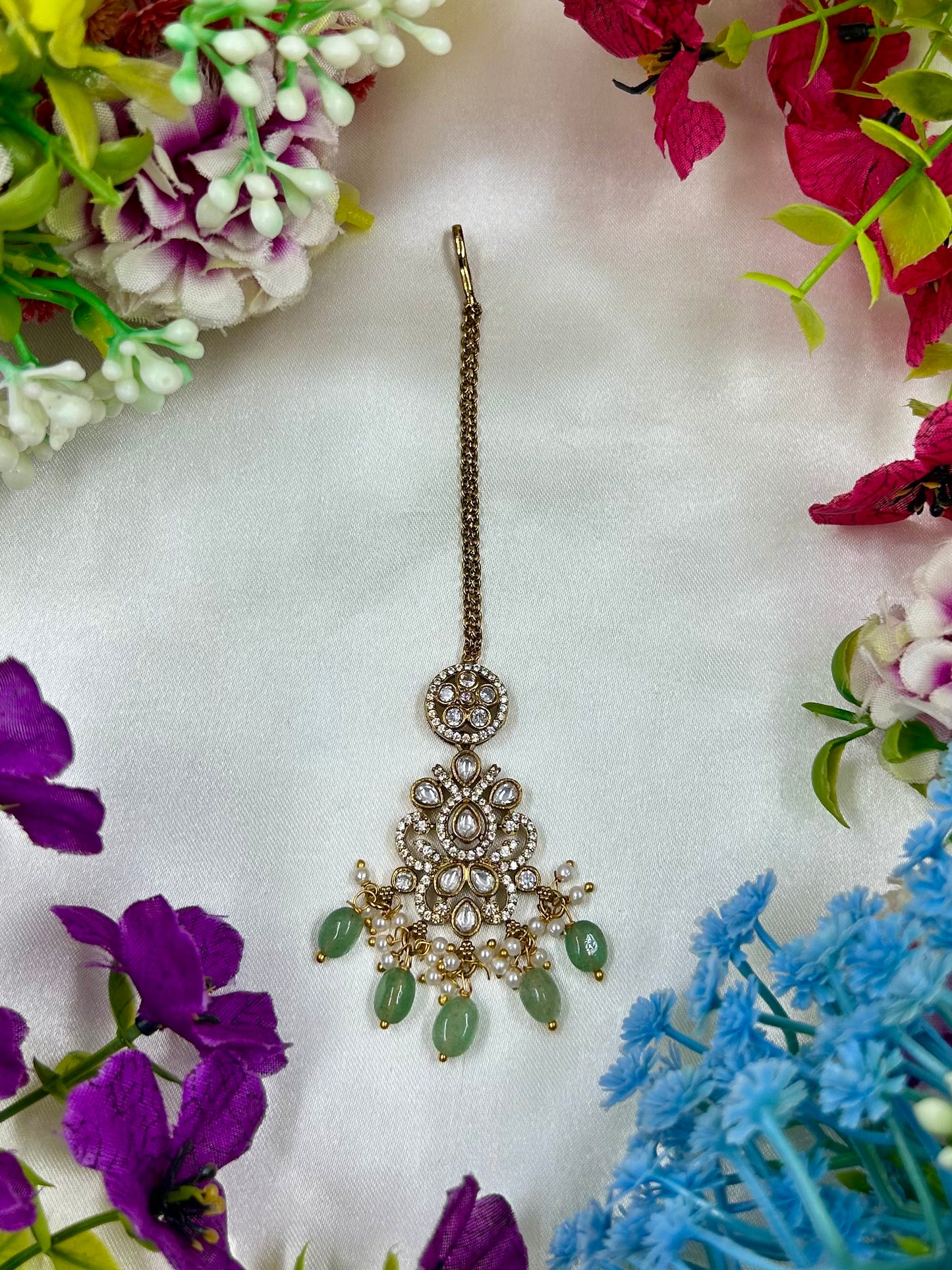 Disha Victorian Mang Tika