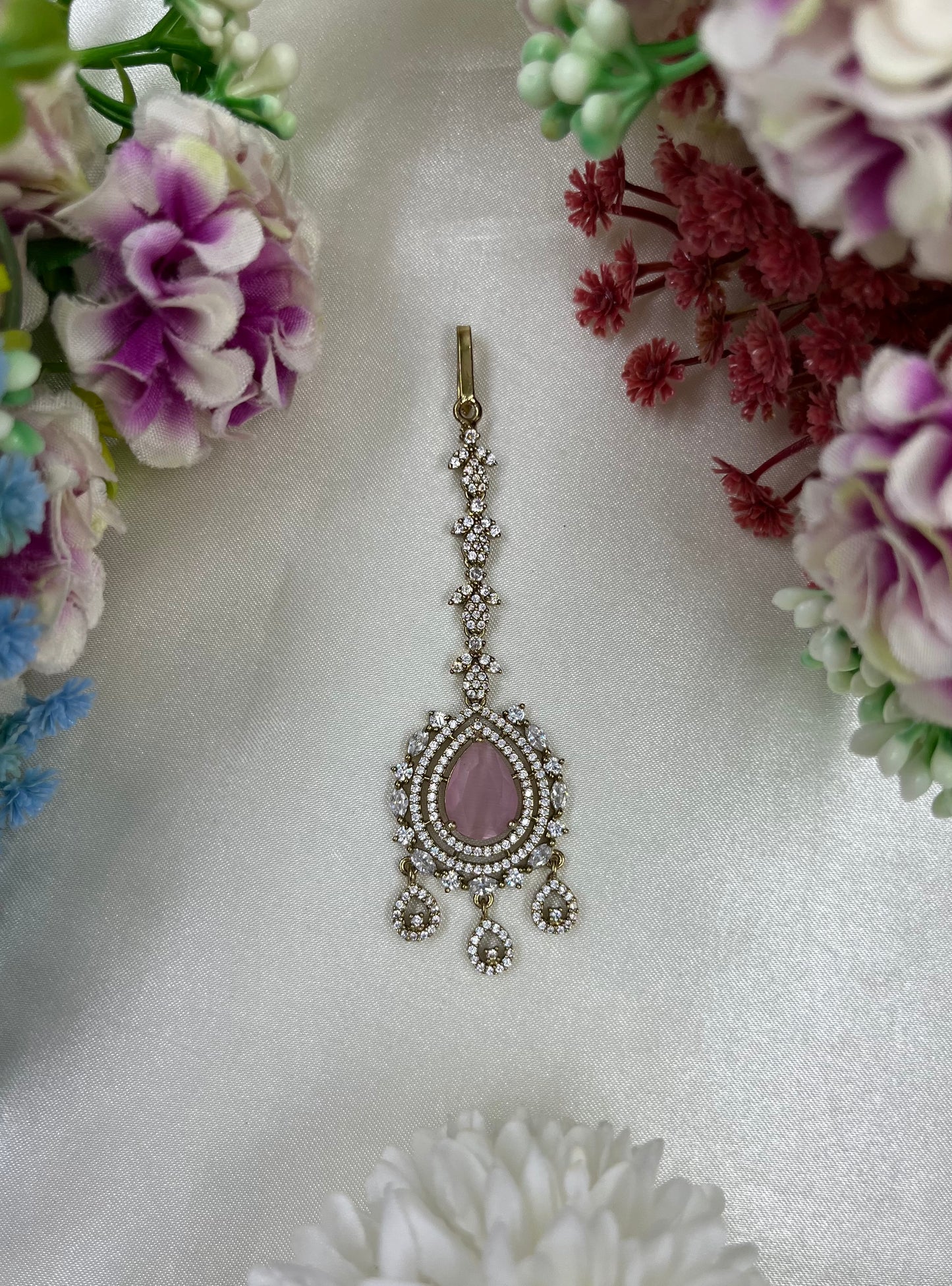 Madhuri Victorian Mang Tika
